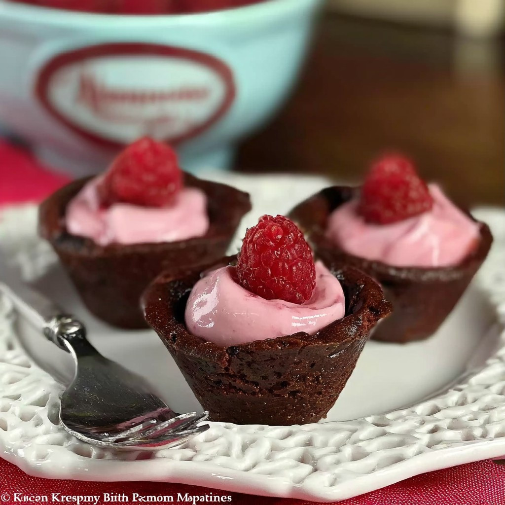 Mini-Brownie-Törtchen mit Himbeermousse